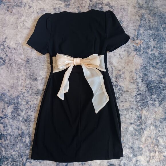 Little Black Sheath Dress With Ivory Bow And Lower Back Cutout Womens Medium - Picture 5 of 8